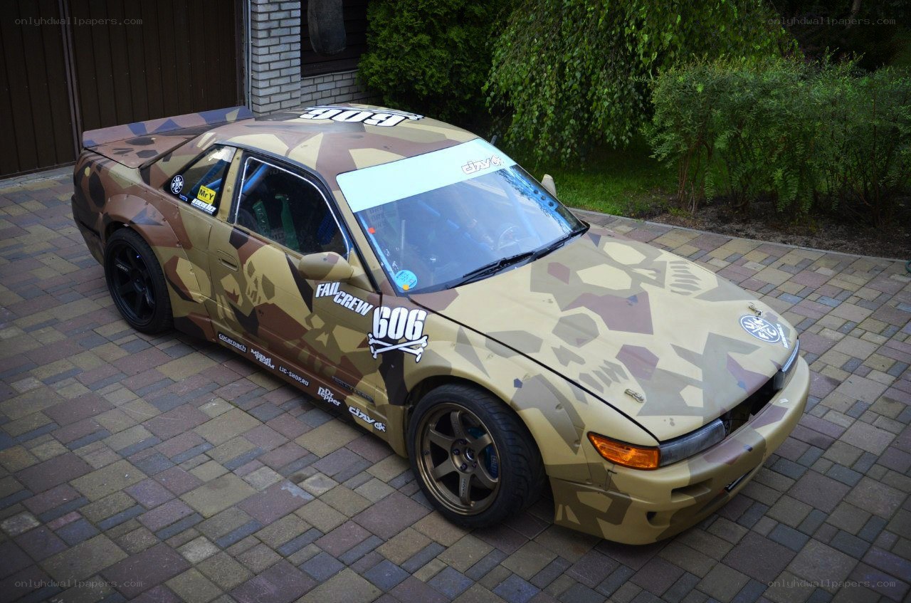 camouflage race car