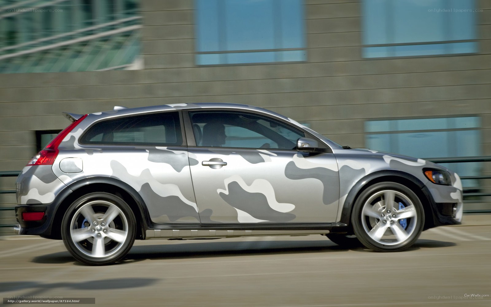 camouflage volvo c30 in motion