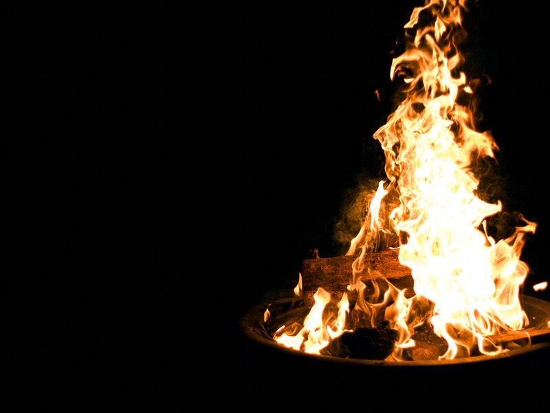 Campfire in Fire Pit — Black