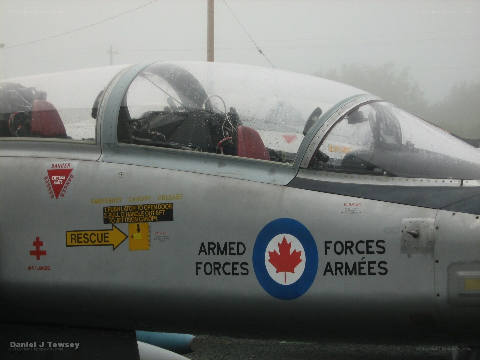 Canadian jet in fog
