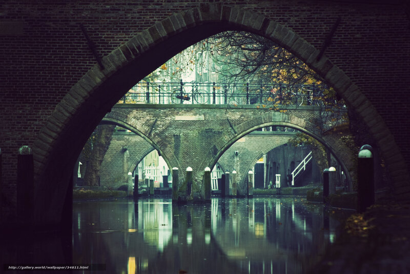 canal bridges in amsterdam