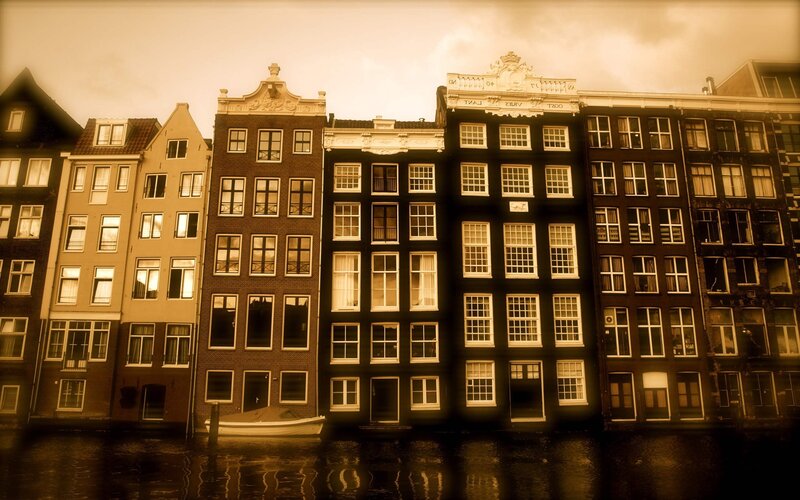 canal houses in amsterdam