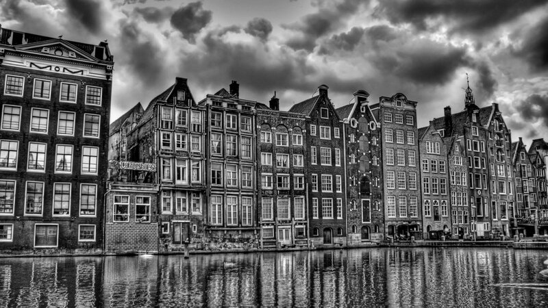 canal houses in amsterdam