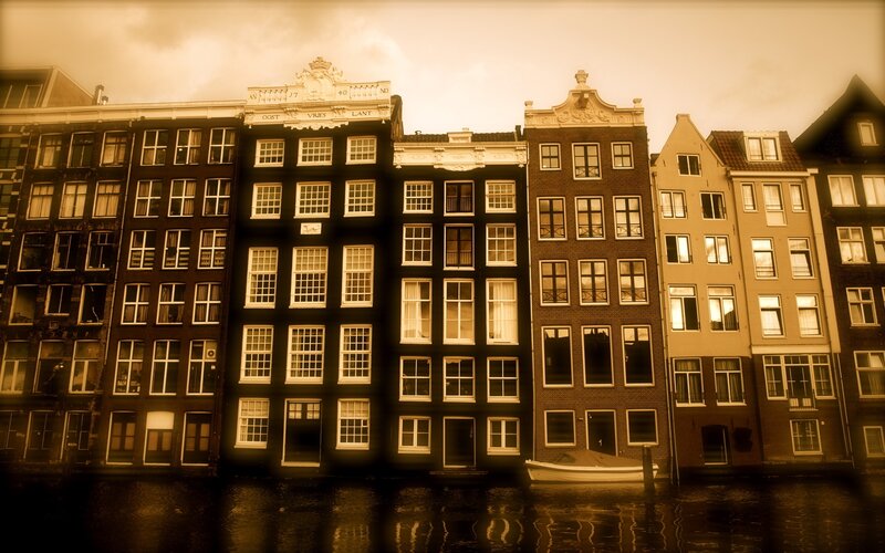 canal houses in amsterdam