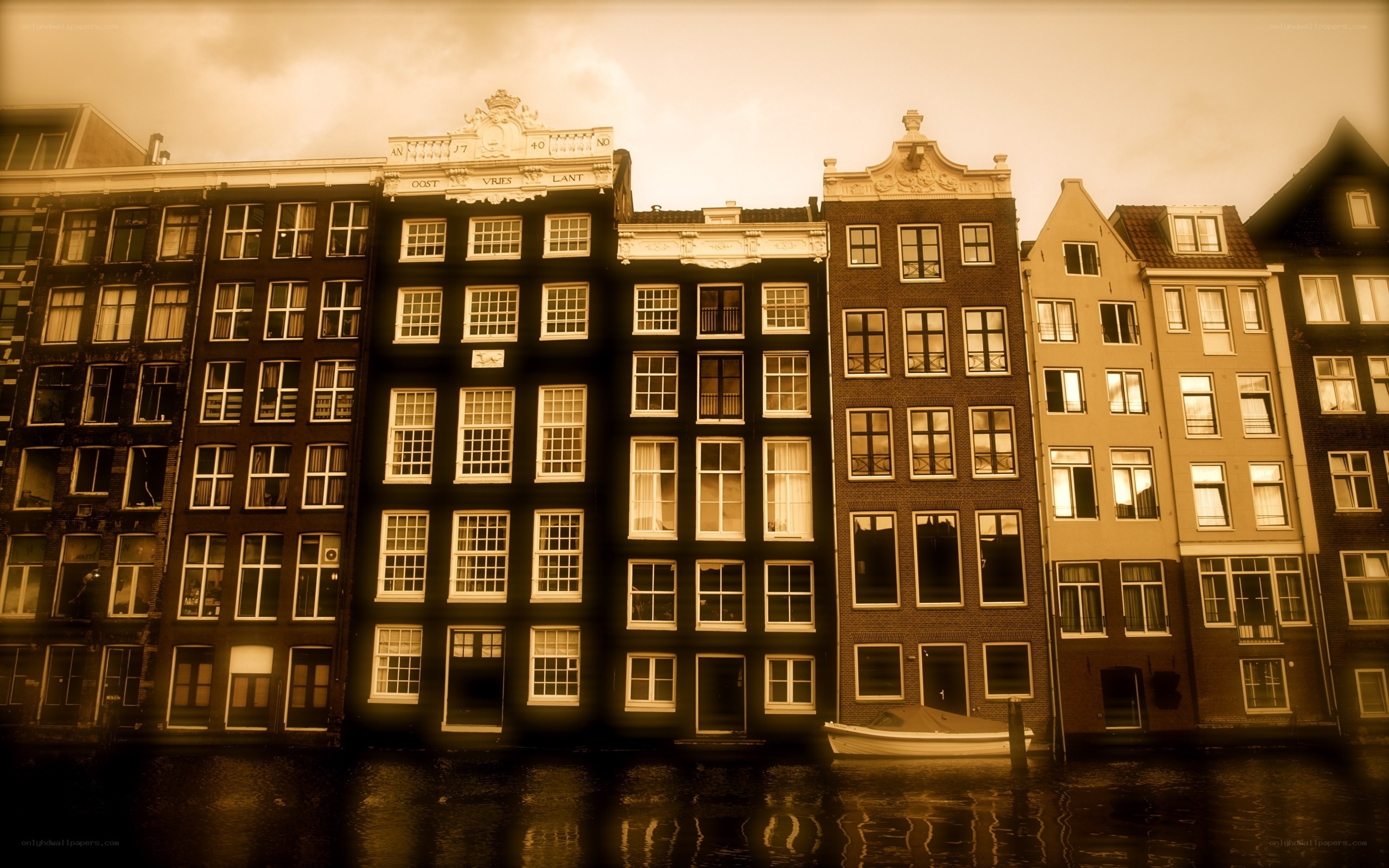 canal houses in amsterdam