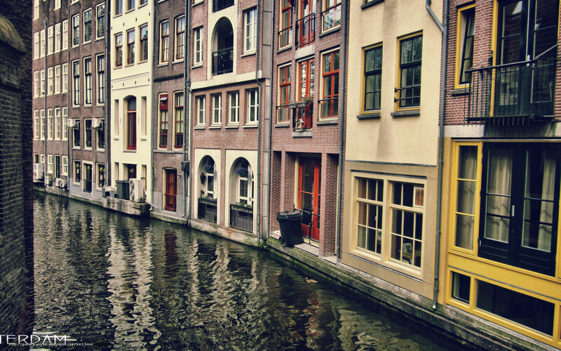 canal houses in amsterdam