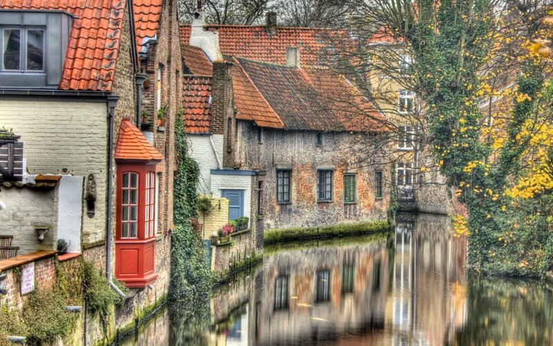 canal houses in Bruges