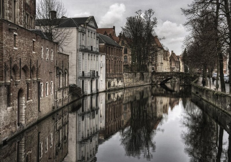 canal in bruges belgium
