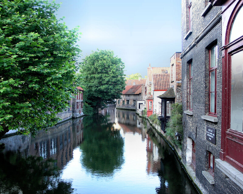 canal in bruges belgium