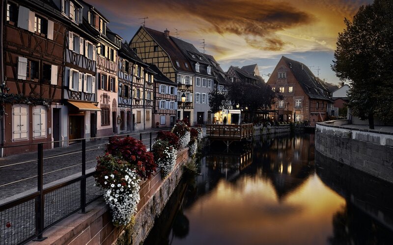 Canal in Old Town — Brown, Dramatic