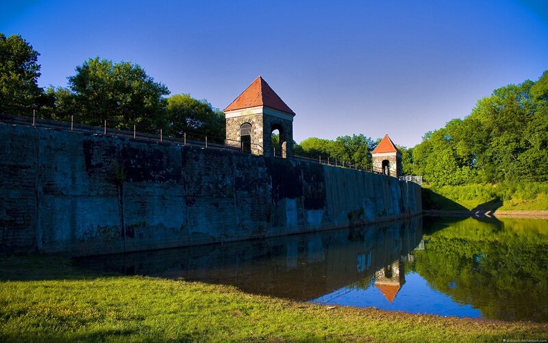 Canal lock with red-roofed towers