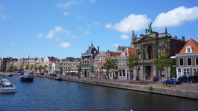 canal view in amsterdam