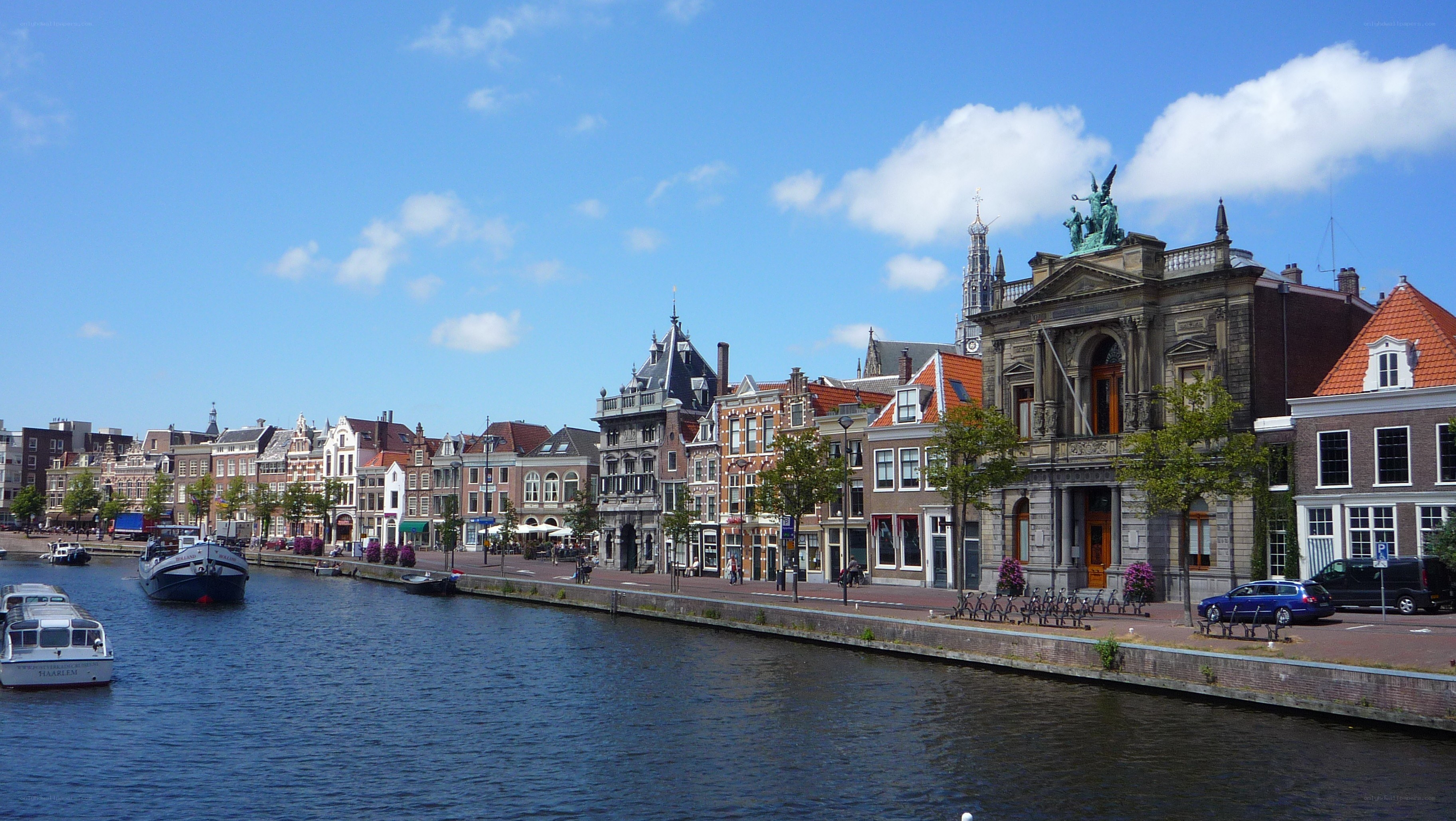 canal view in amsterdam