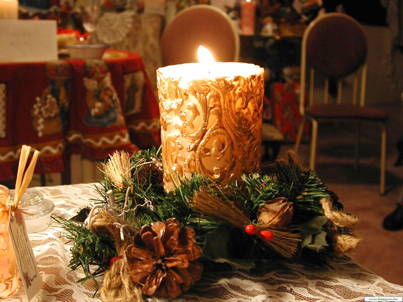 Candle in Floral Arrangement — Gold