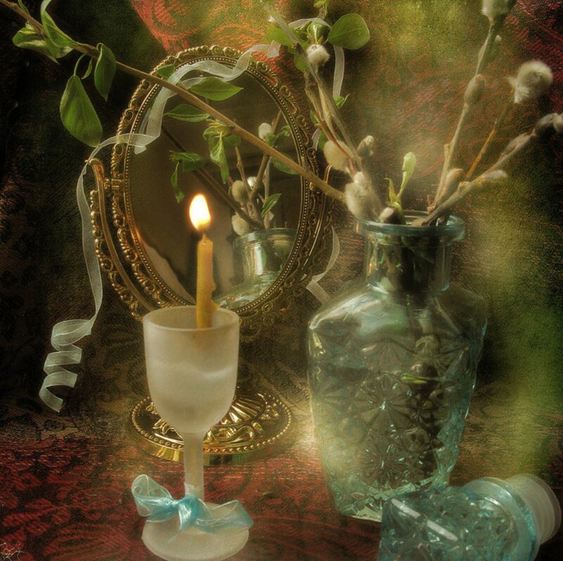 Candle in Glass Holder — Red, Dramatic