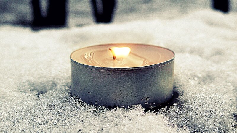 Candle in Snow — White, Calm
