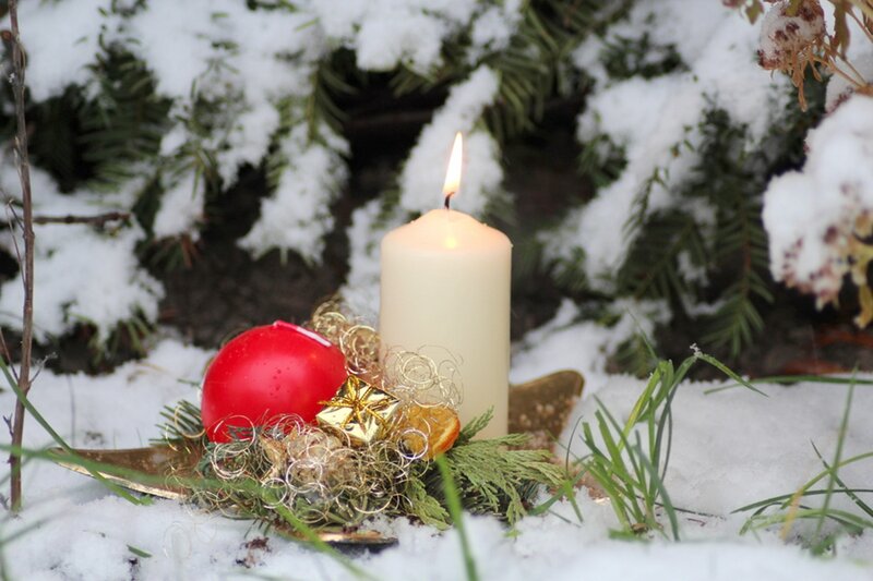 Candle in Snow — White