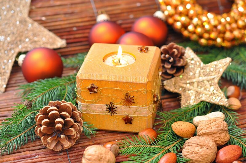 Candle in Wooden Holder — Green