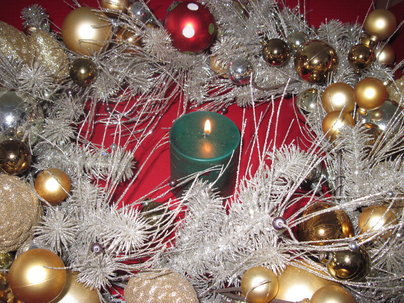 Candle in Wreath — Red, Festive
