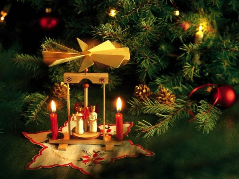 Candle-lit Pyramide