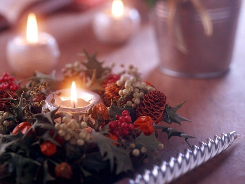 Candle with Holly and Berries — Red