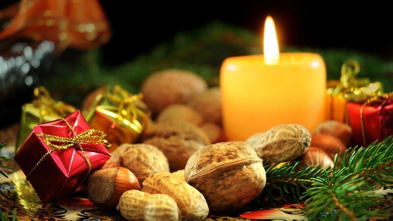 Candle with Nuts and Gifts — Yellow, Cozy