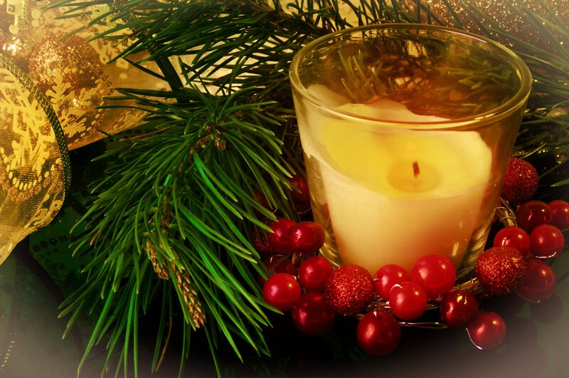 Candle with Pine Branches — Green