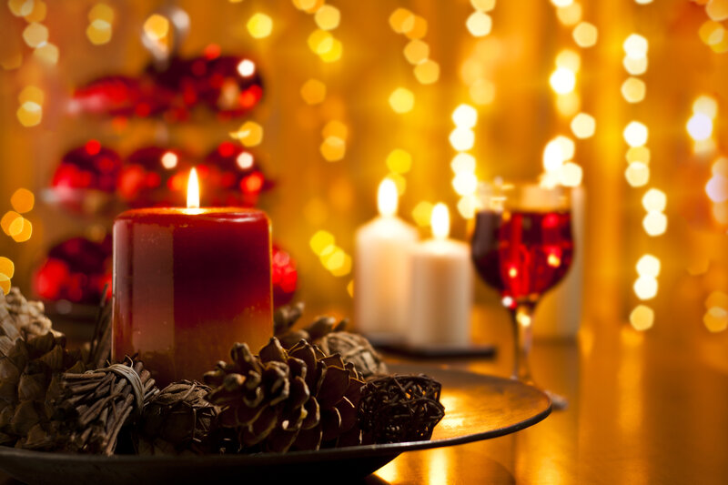 Candle with Pinecones — Red