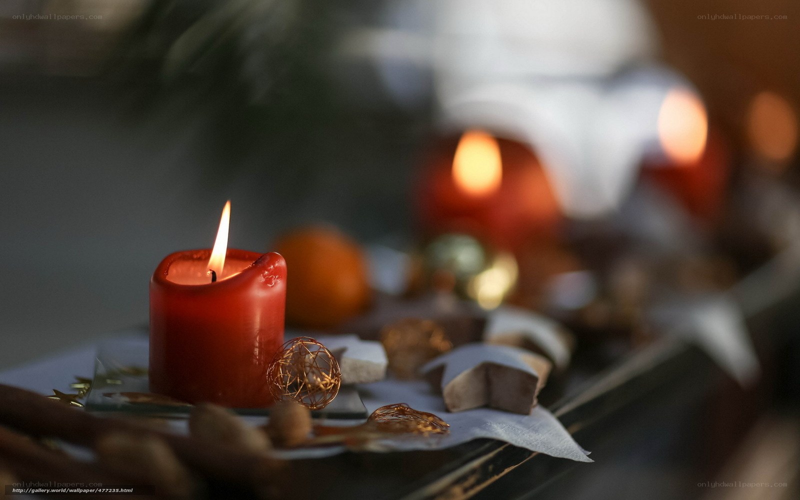 Candlelight holiday arrangement
