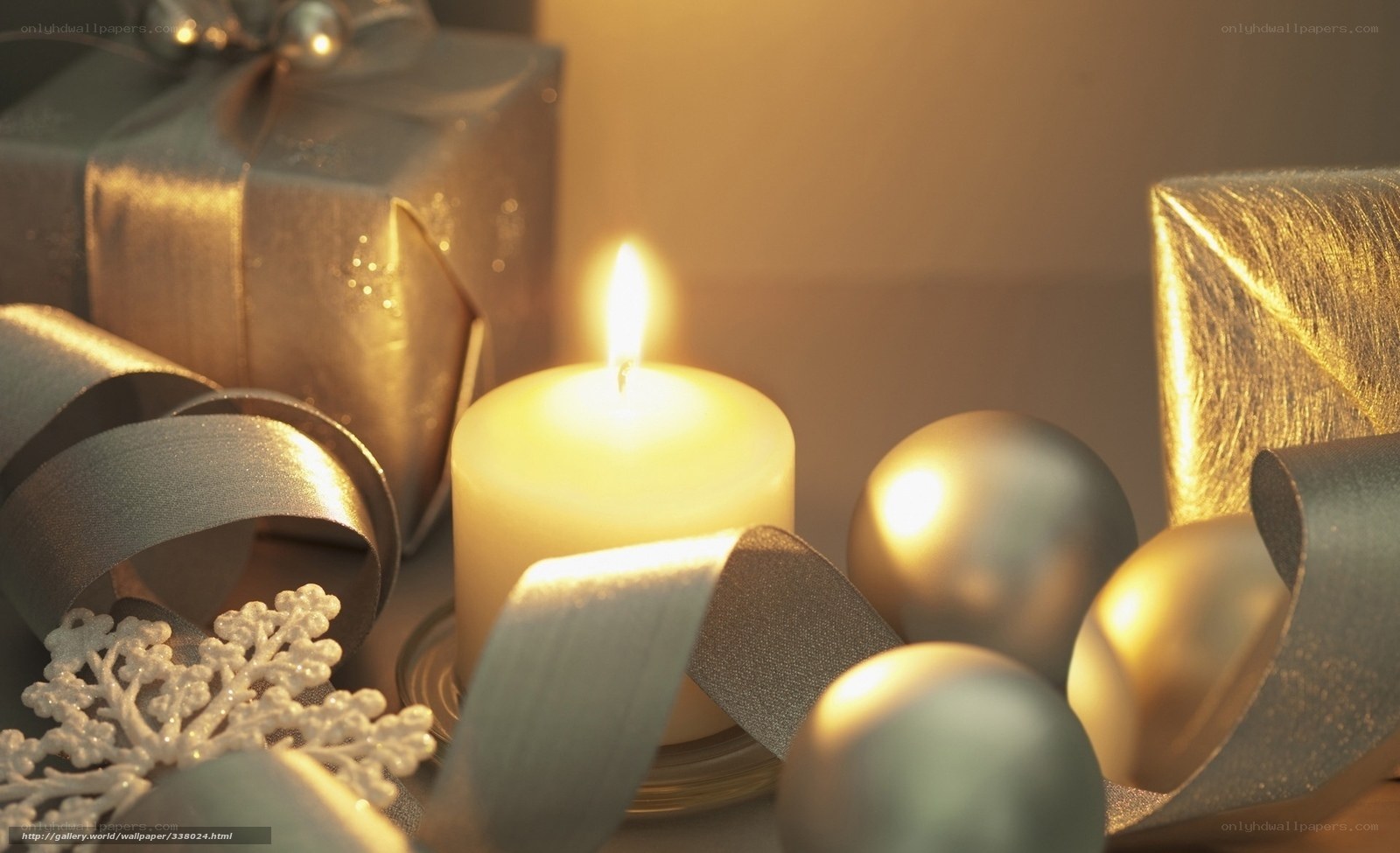 Candlelight holiday arrangement