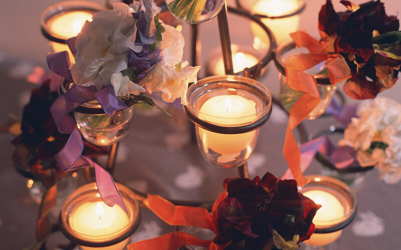 Candlelit Floral Arrangement — White, Warm