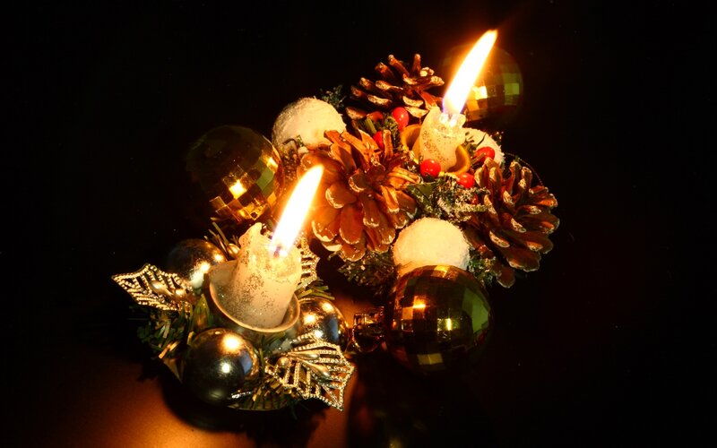 Candlelit Holiday Arrangement — Black