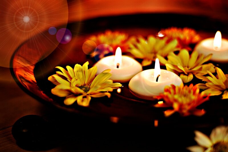Candles and Flowers in Water — Yellow