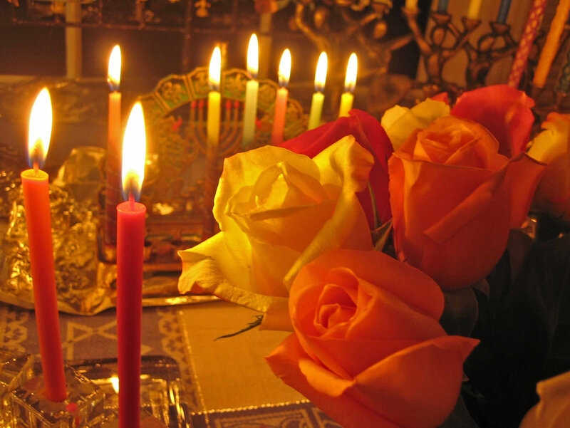 Candles and roses on a table