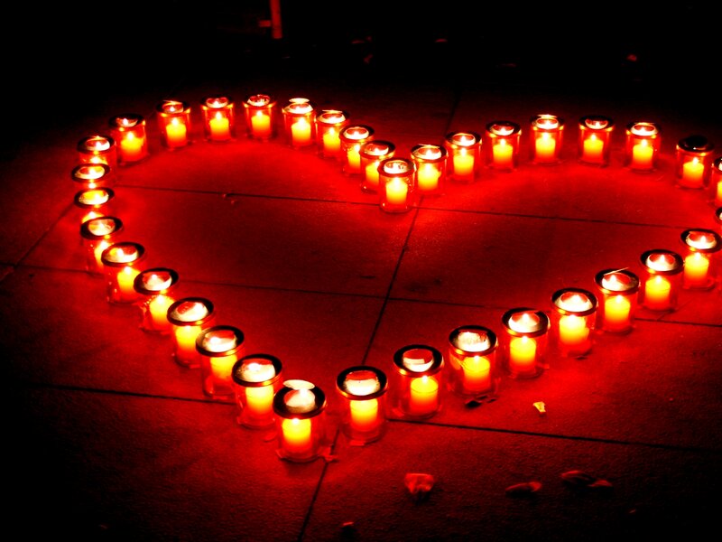 Candles in Heart Shape — Red