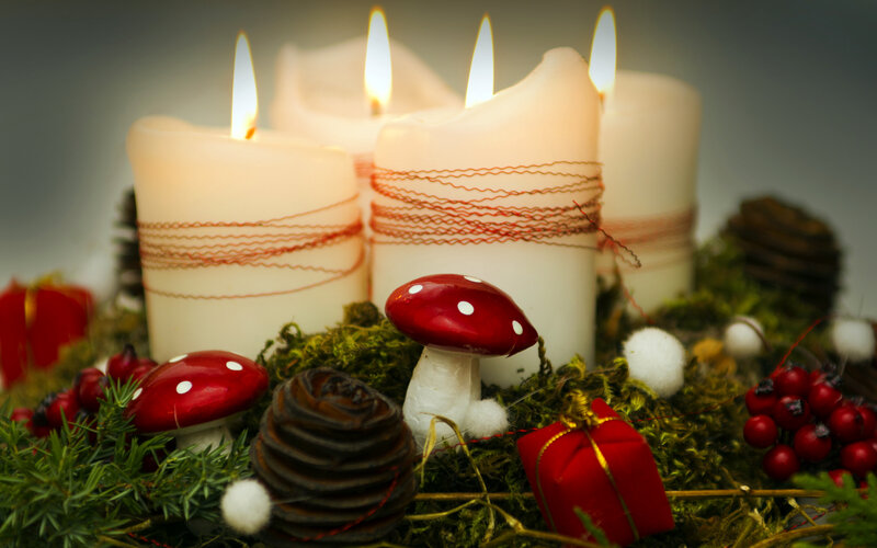 Candles in Moss Arrangement