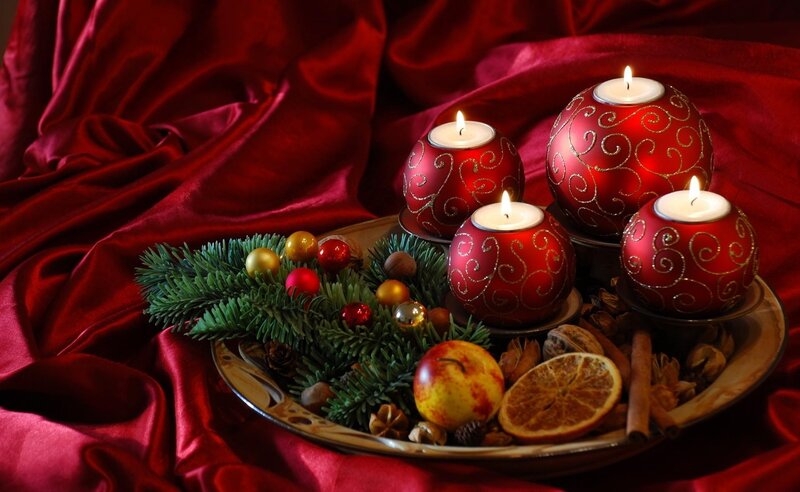 Candles on Tray with Ornaments