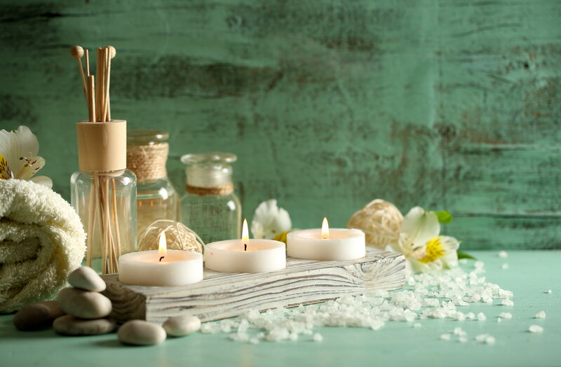 Candles on Wooden Tray — Green