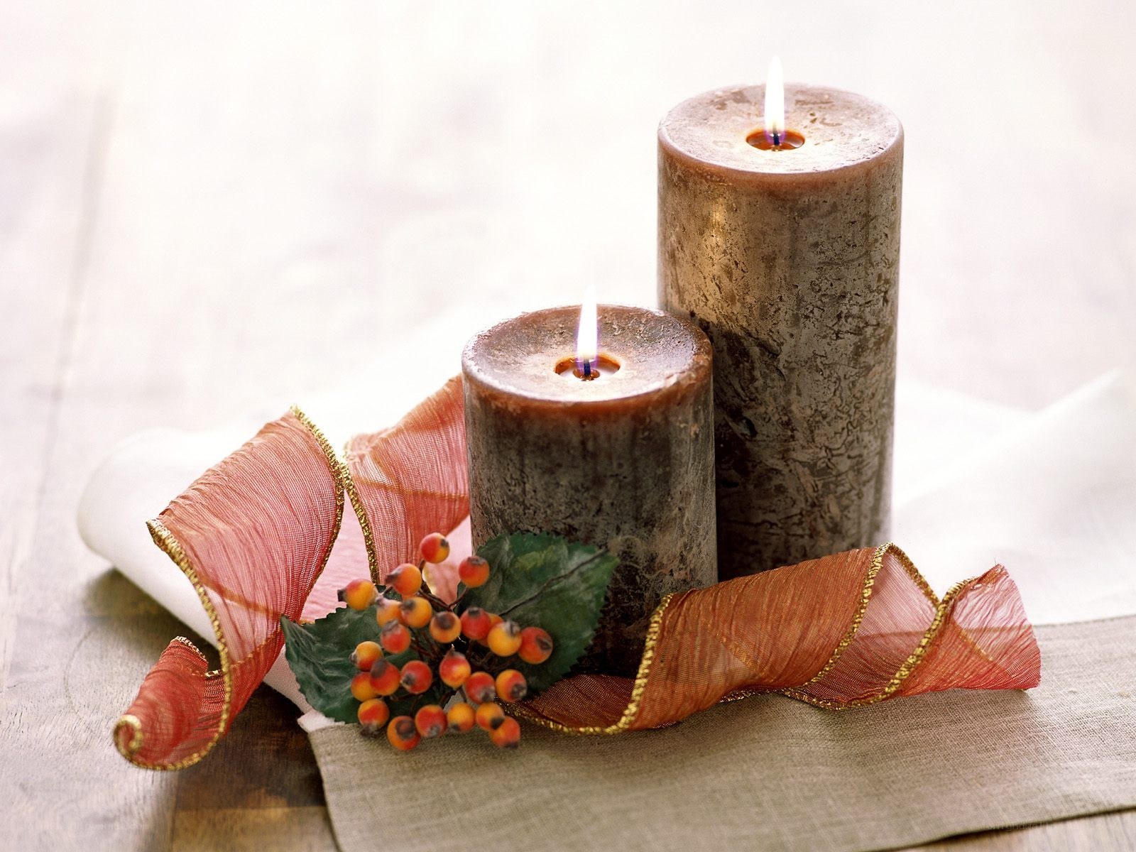 Candles with berries and ribbon
