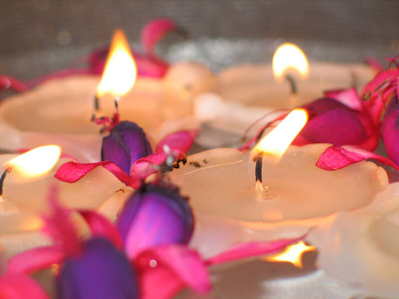 Candles with Flower Petals — White, Calm