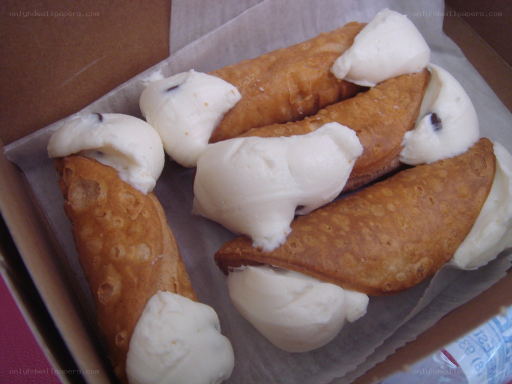 Cannoli in a box