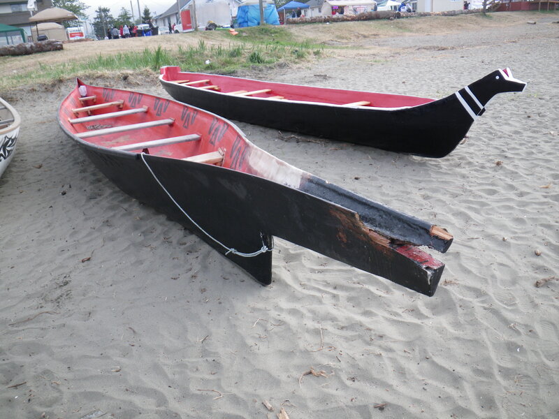 Canoes on Beach — Black