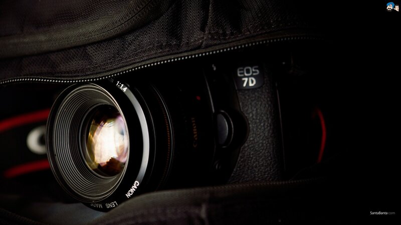 Canon EOS 7D camera lens