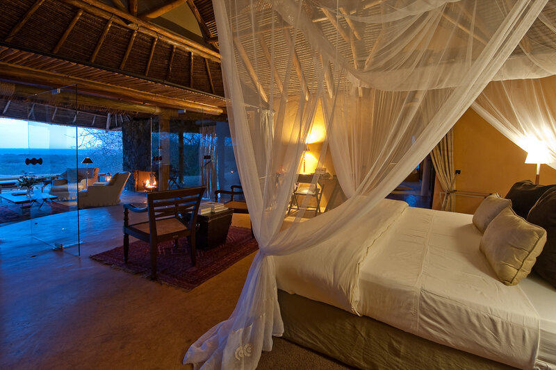 Canopy Bed in Lodge