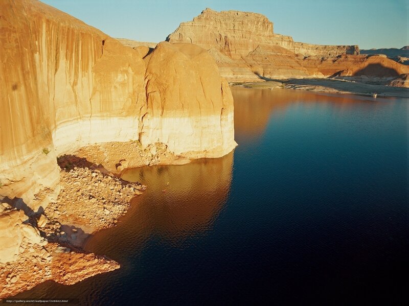 Canyon lake with kayakers
