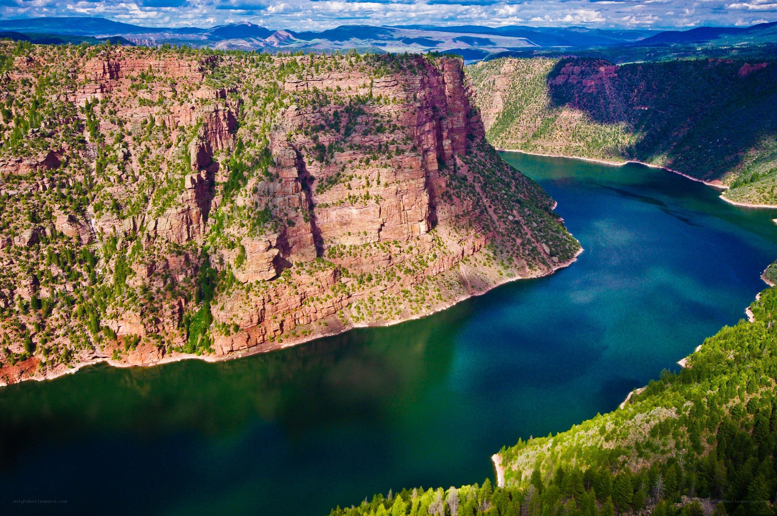 Canyon lake with red cliffs