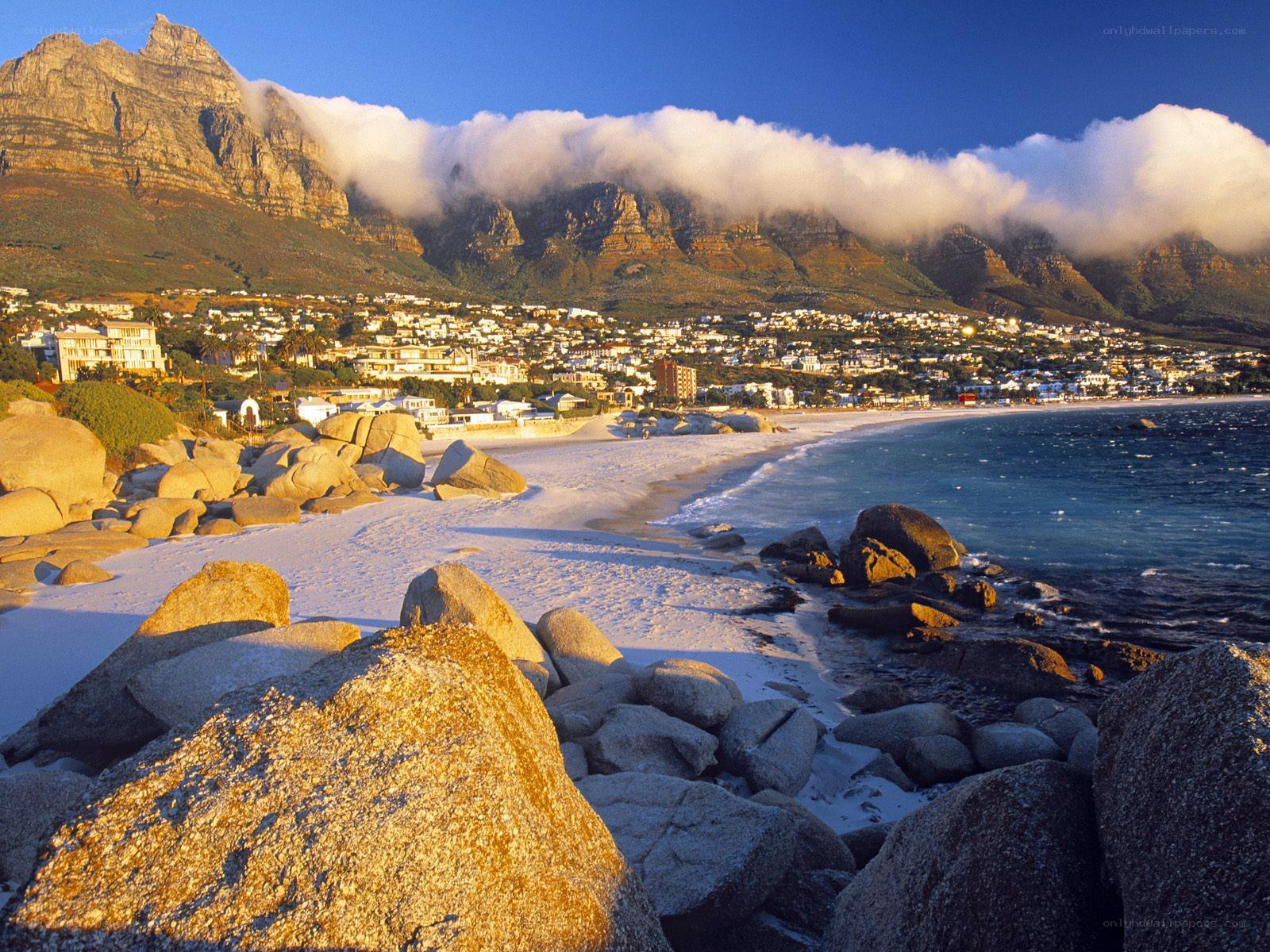 Cape Town beach with Table Mountain