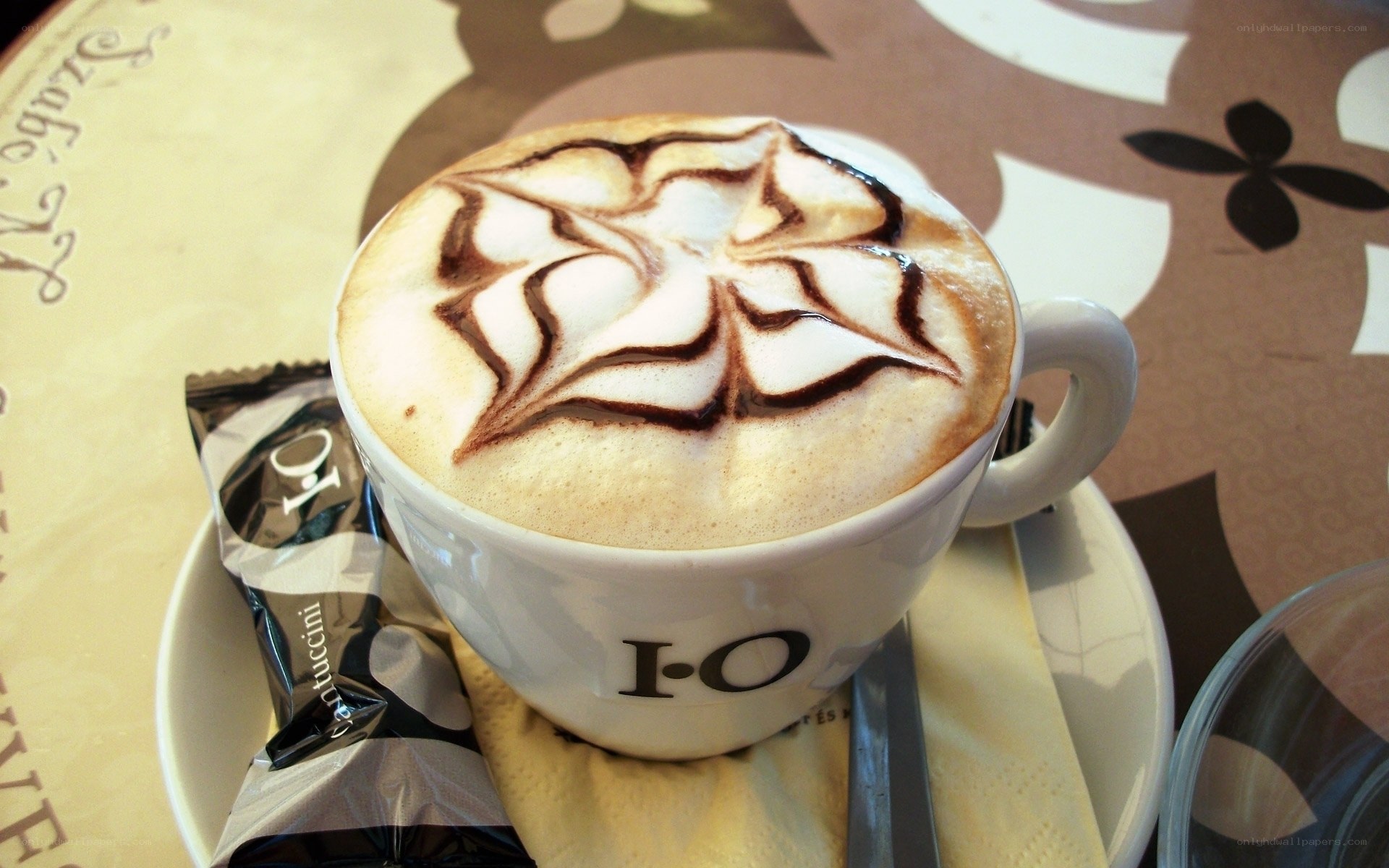 Cappuccino with latte art