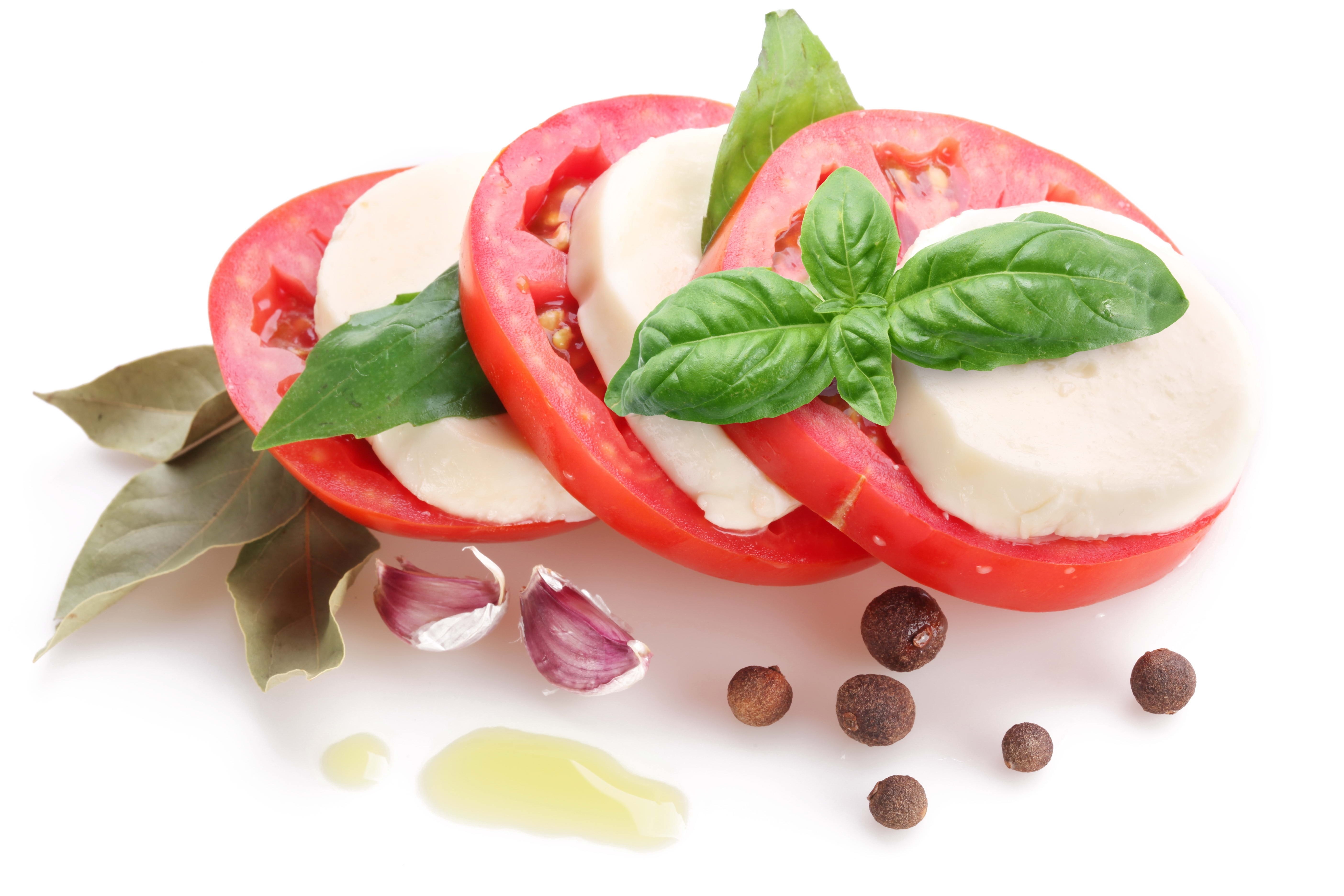 Caprese salad with fresh ingredients