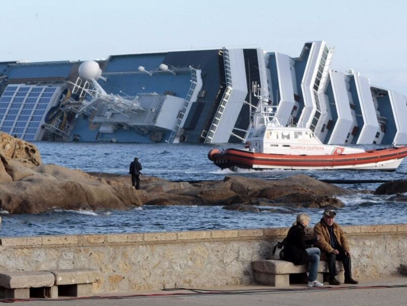 Capsized cruise ship in Italy